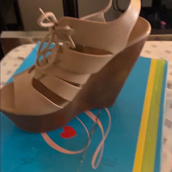 Heels - Picture 2 of 4